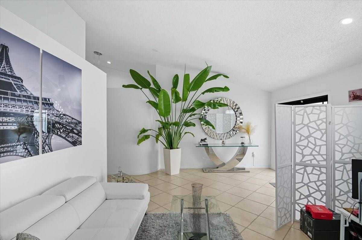 Small Image of 18775 NORTH WEST 80TH AVE #18775, Hialeah Number 5