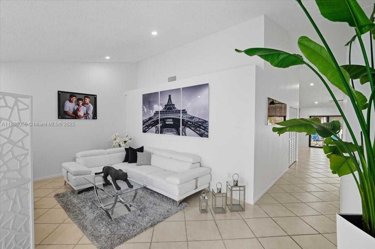 Small Image of 18775 NORTH WEST 80TH AVE #18775, Hialeah Number 7