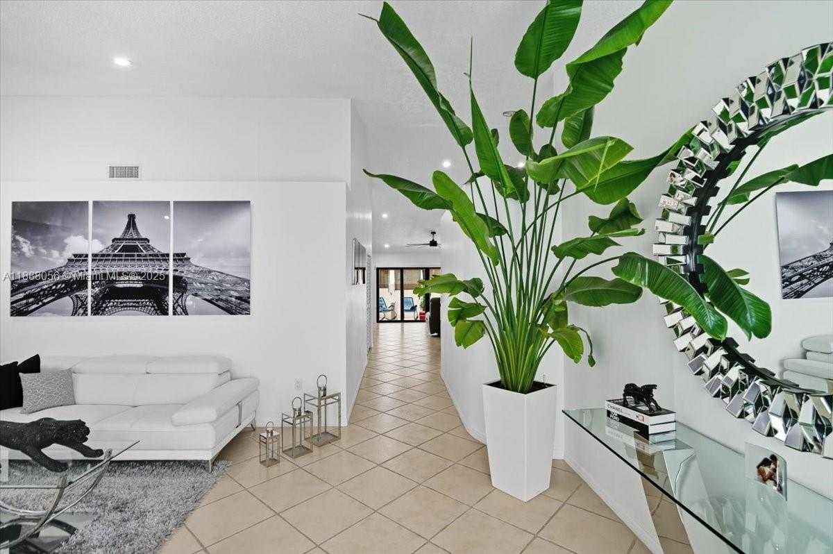 Small Image of 18775 NORTH WEST 80TH AVE #18775, Hialeah Number 8