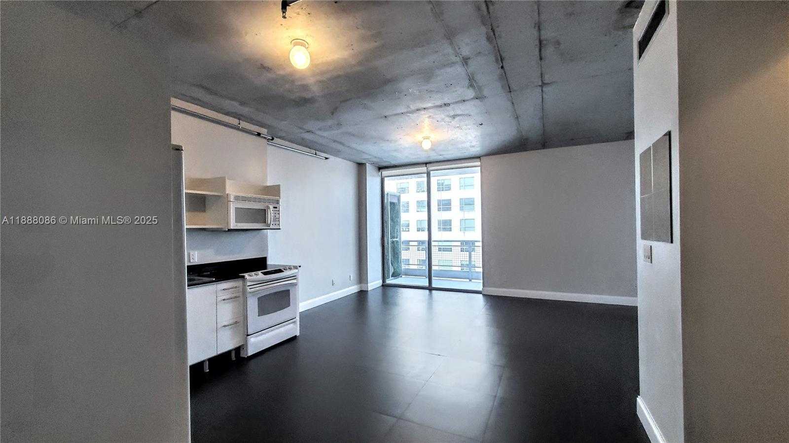 Small Image of 690 SOUTH WEST 1ST CT #1828, Miami Number 14