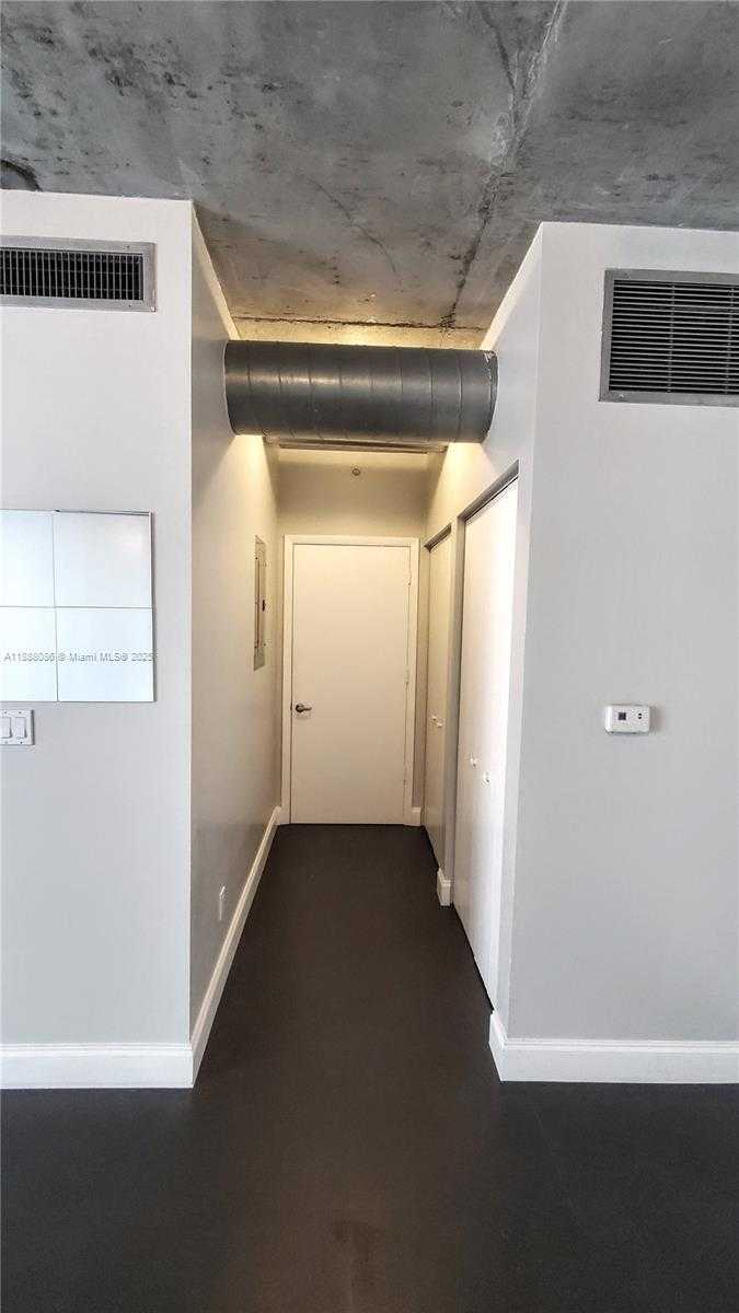 Small Image of 690 SOUTH WEST 1ST CT #1828, Miami Number 15