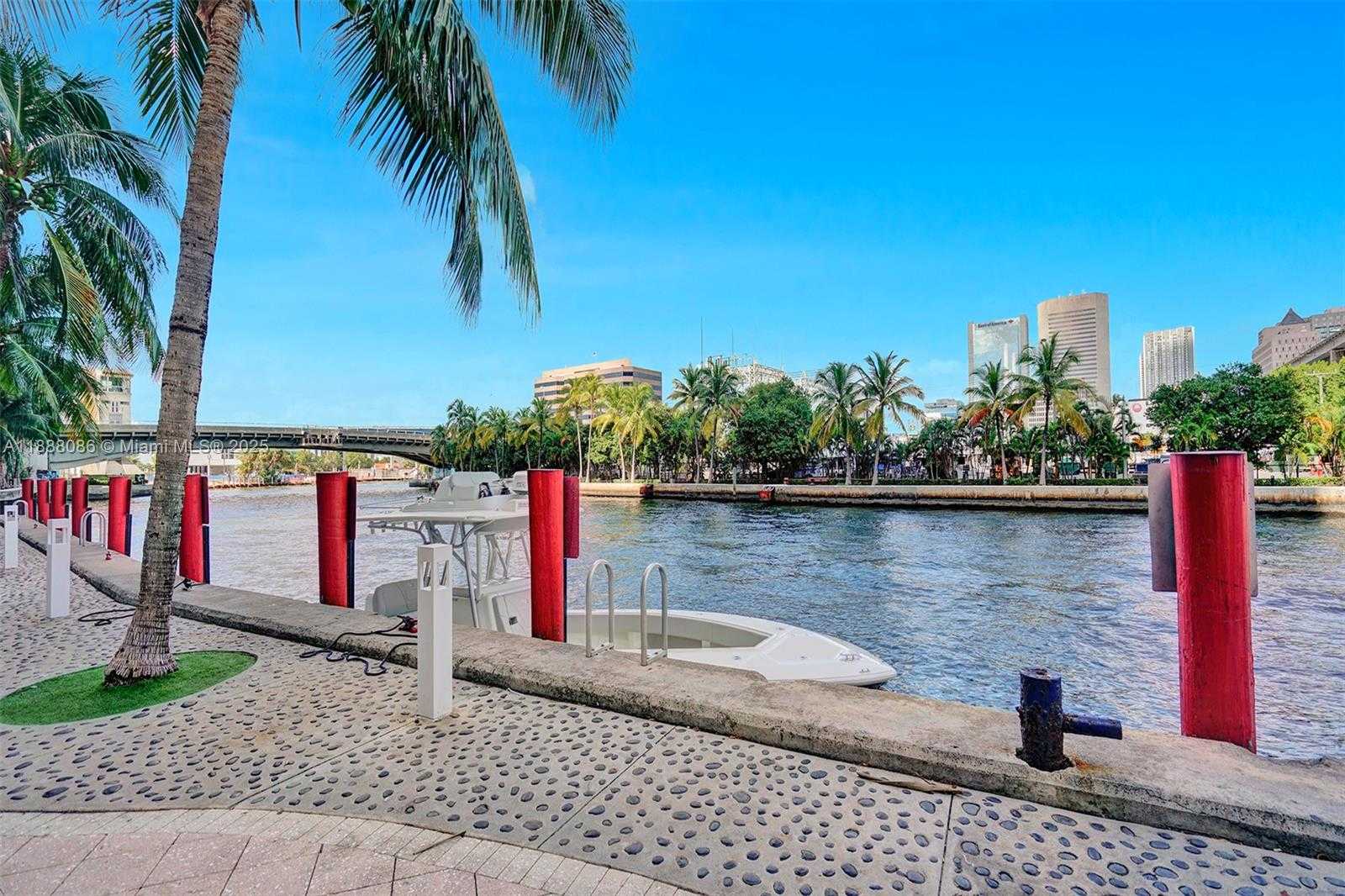 Small Image of 690 SOUTH WEST 1ST CT #1828, Miami Number 29