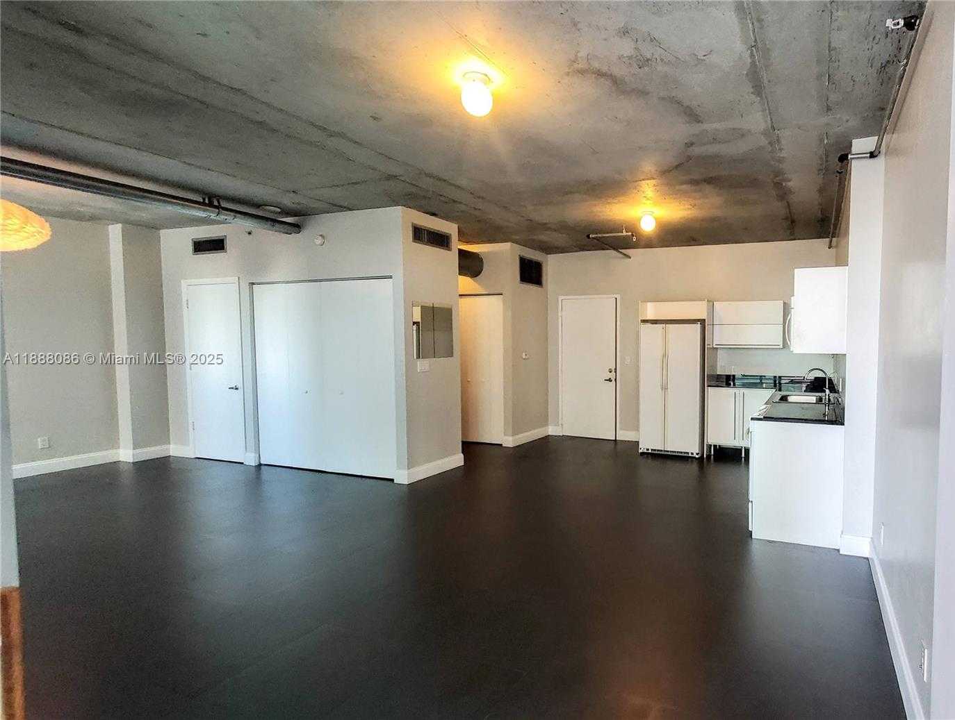 Small Image of 690 SOUTH WEST 1ST CT #1828, Miami Number 3