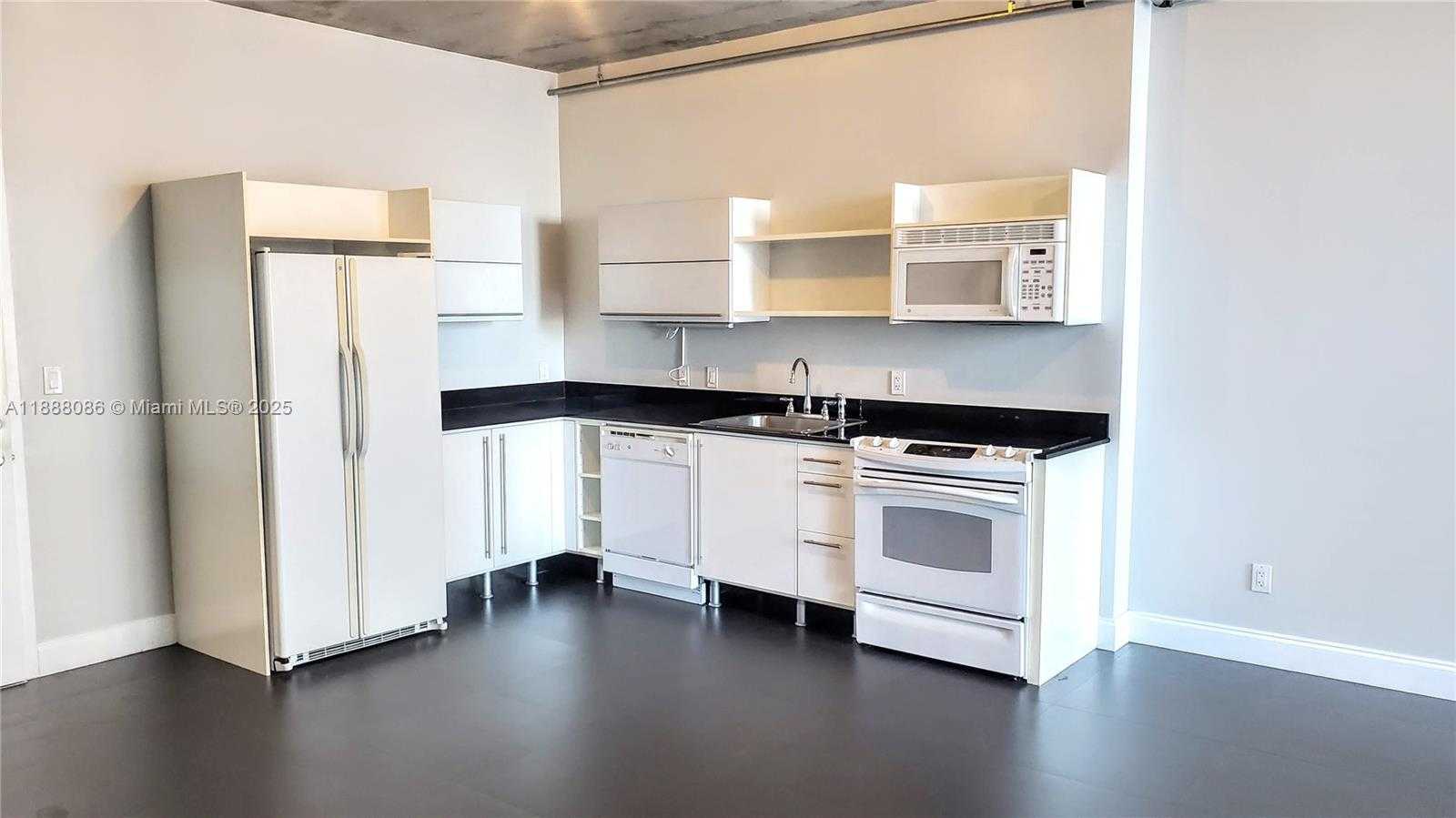 Small Image of 690 SOUTH WEST 1ST CT #1828, Miami Number 4