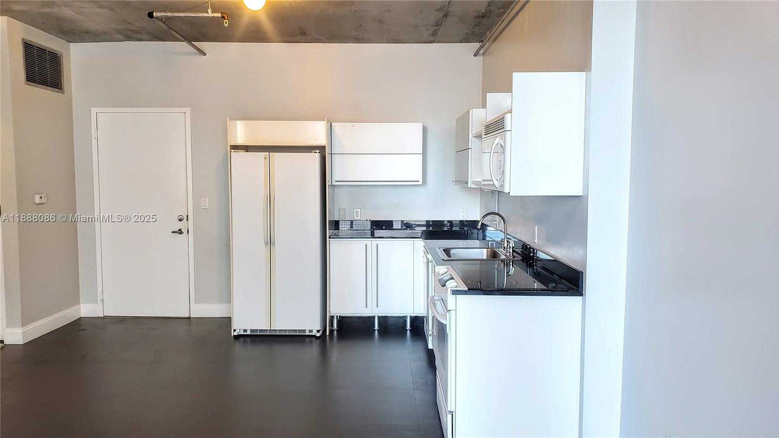 Small Image of 690 SOUTH WEST 1ST CT #1828, Miami Number 5