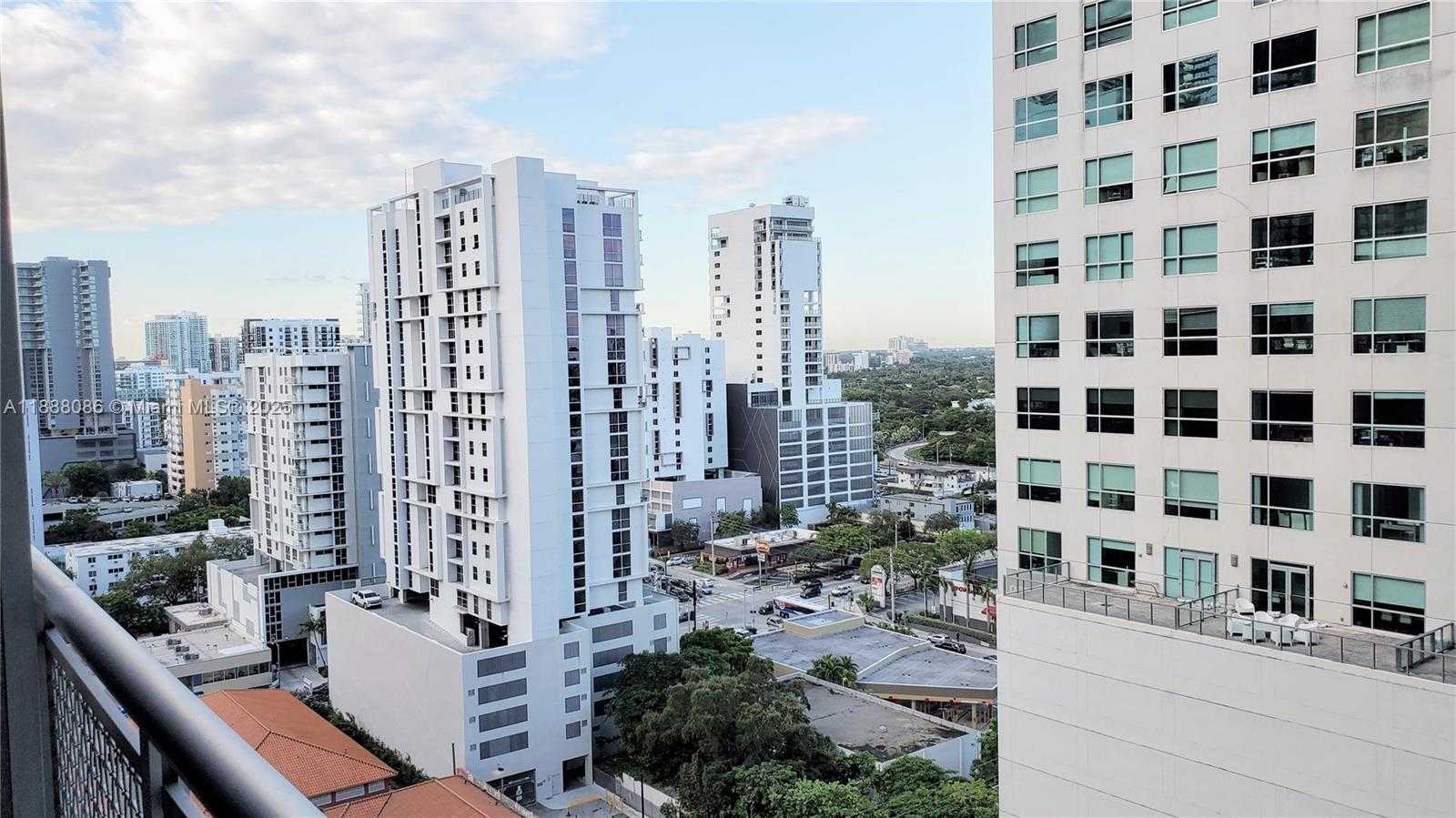 Small Image of 690 SOUTH WEST 1ST CT #1828, Miami Number 7