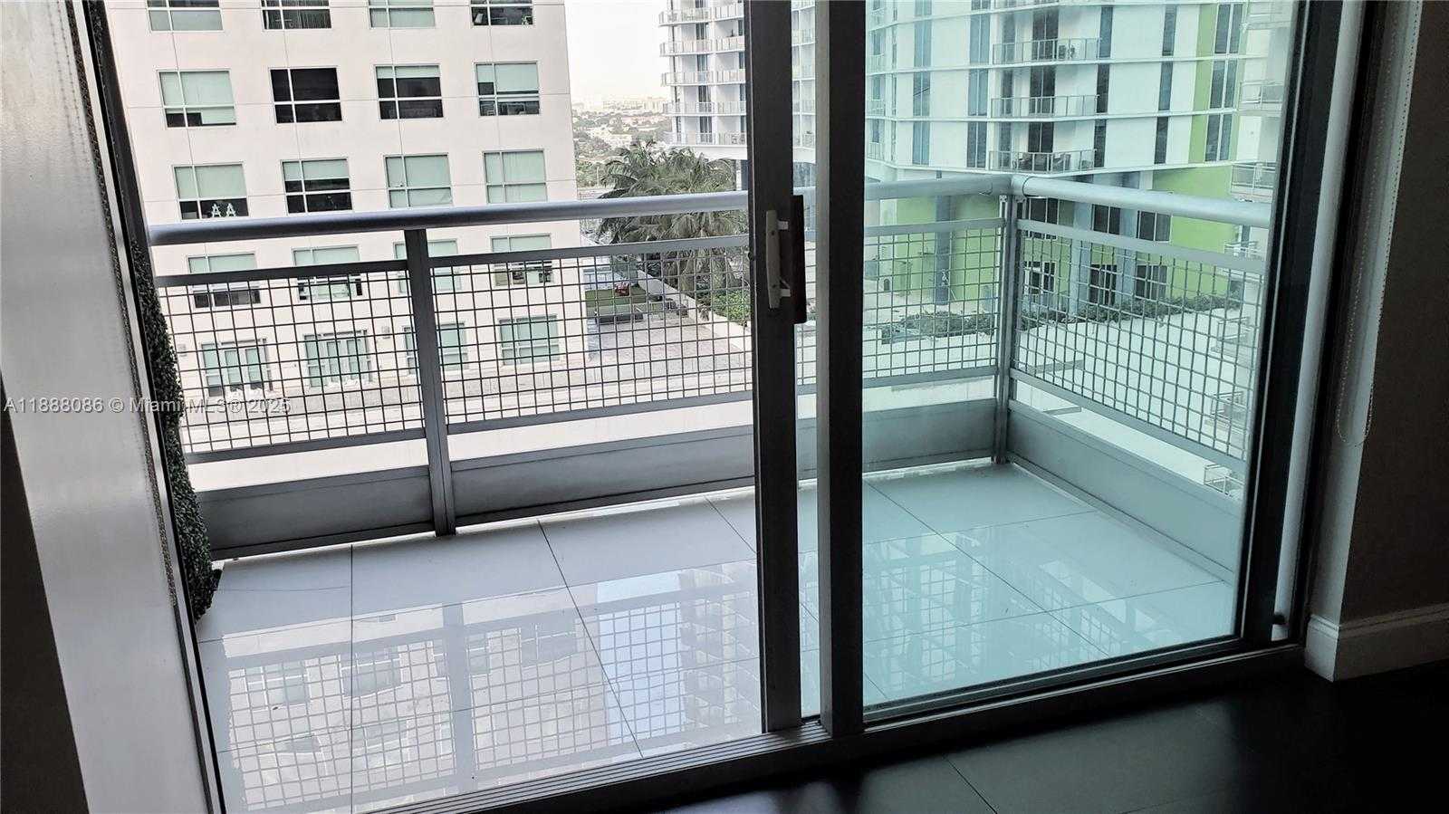 Small Image of 690 SOUTH WEST 1ST CT #1828, Miami Number 8