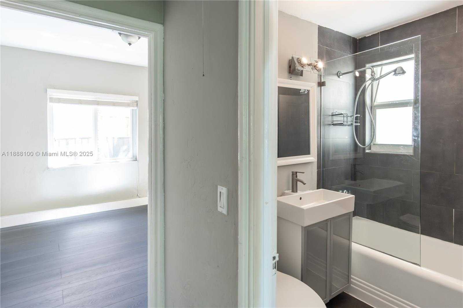 Small Image of 846 JEFFERSON AVE #4, Miami Beach Number 9