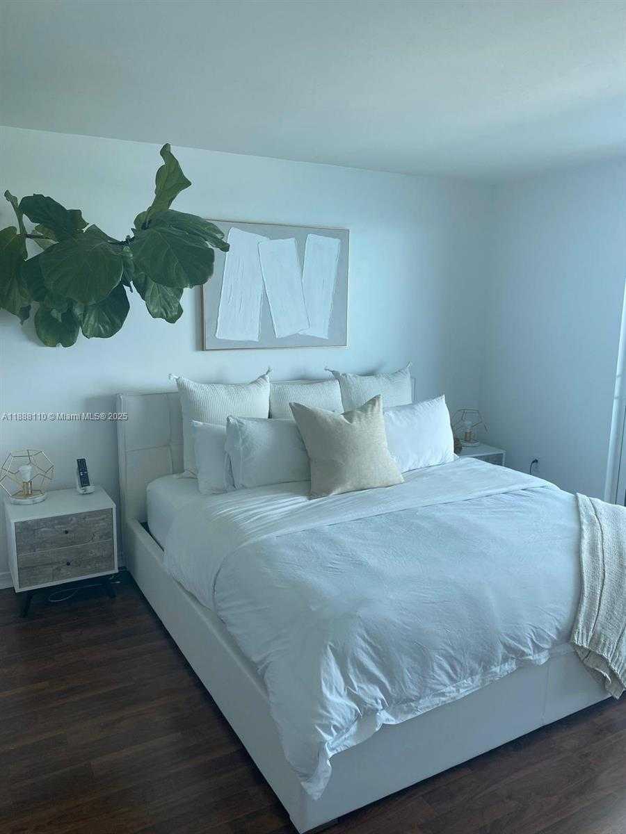Small Image of 2101 BRICKELL AVE #2104, Miami Number 16