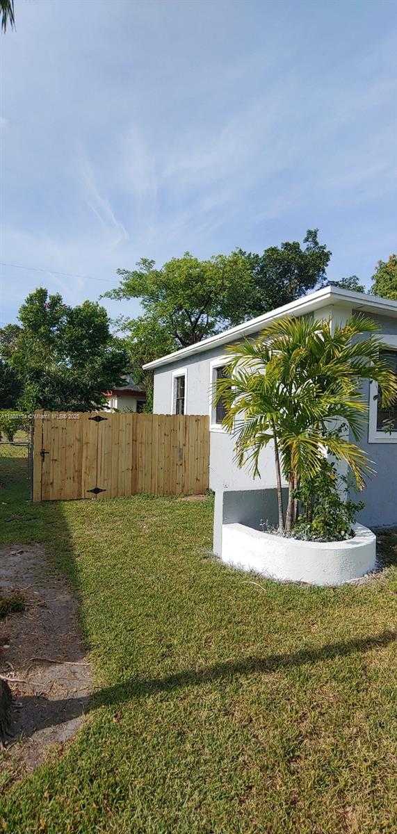 Small Image of 5770 SOUTH WEST 62ND TER, Miami Number 11