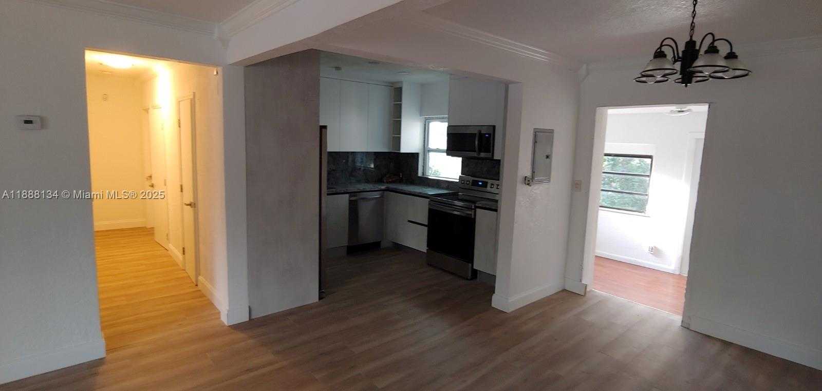 Small Image of 5770 SOUTH WEST 62ND TER, Miami Number 12