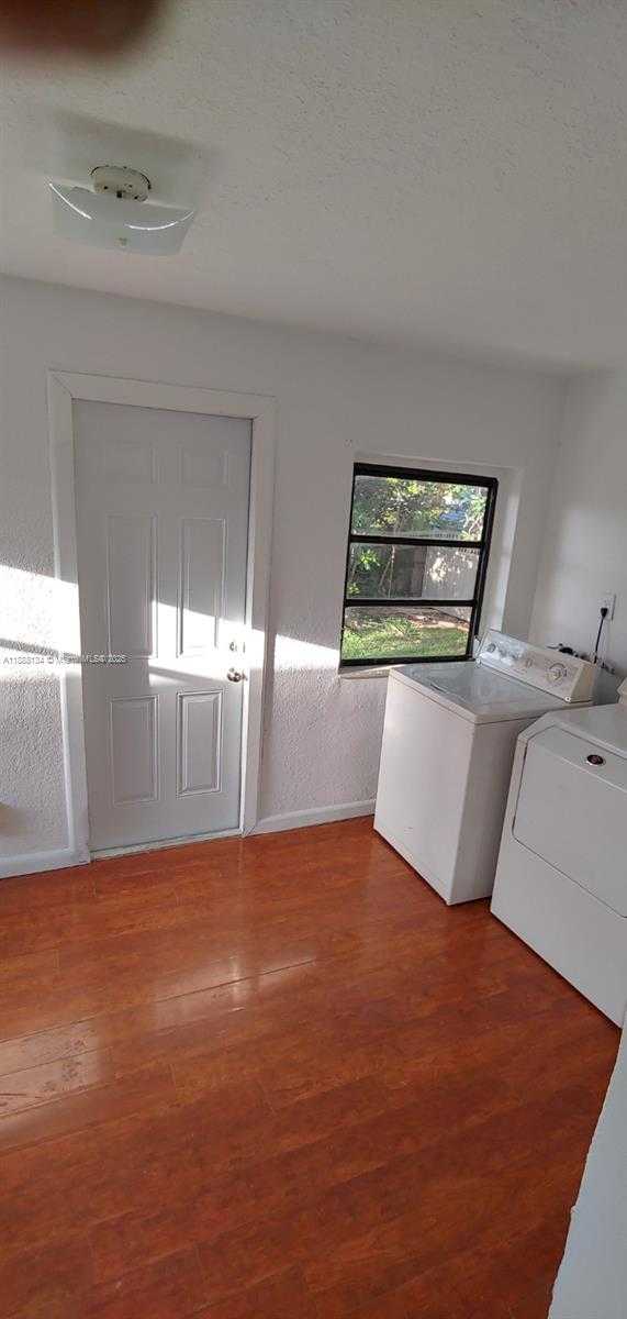 Small Image of 5770 SOUTH WEST 62ND TER, Miami Number 16