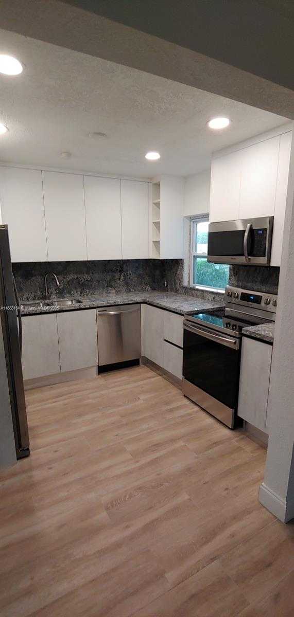 Small Image of 5770 SOUTH WEST 62ND TER, Miami Number 2