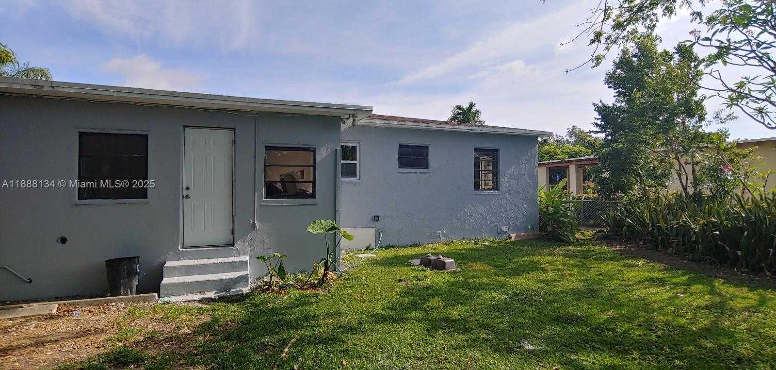 Small Image of 5770 SOUTH WEST 62ND TER, Miami Number 4
