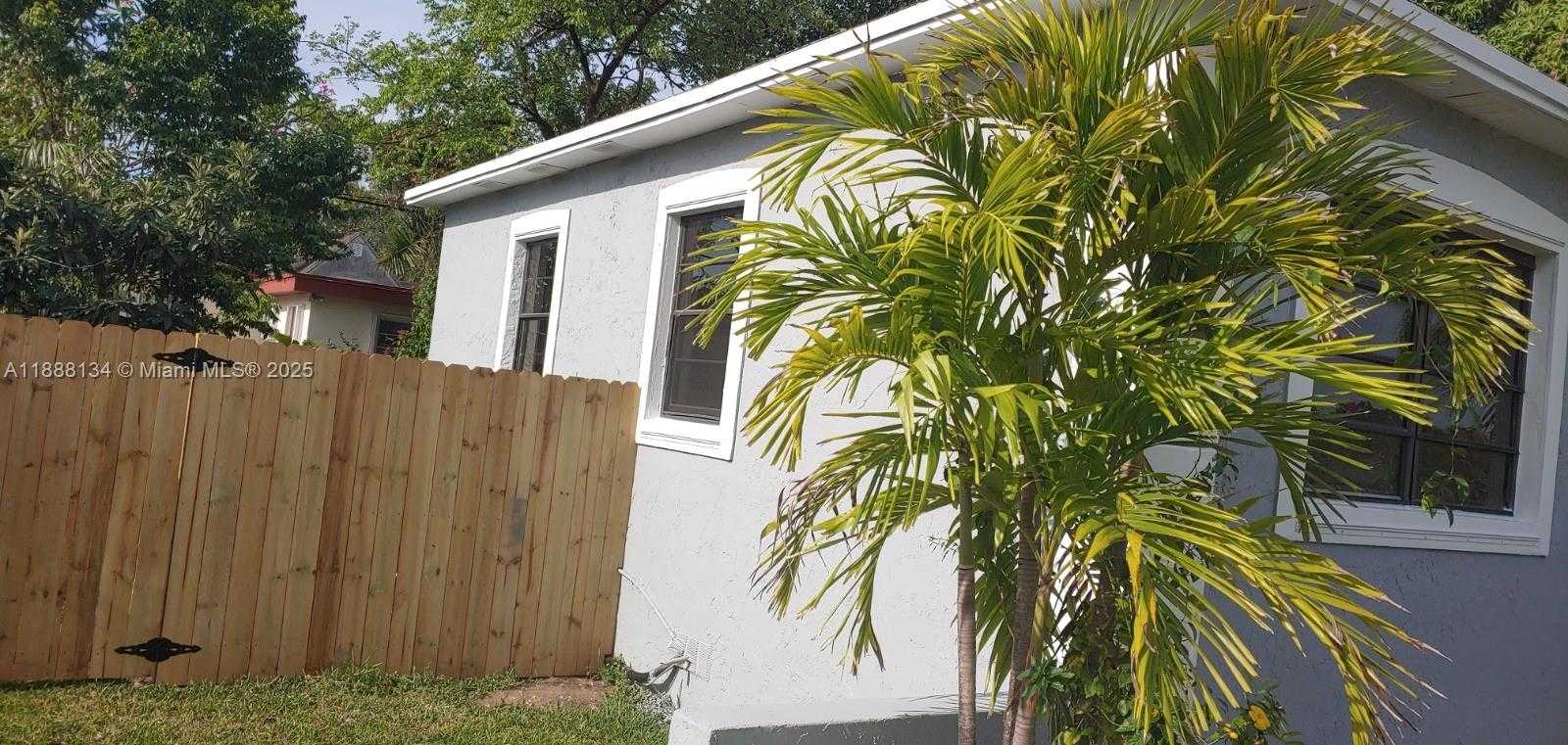 Small Image of 5770 SOUTH WEST 62ND TER, Miami Number 6