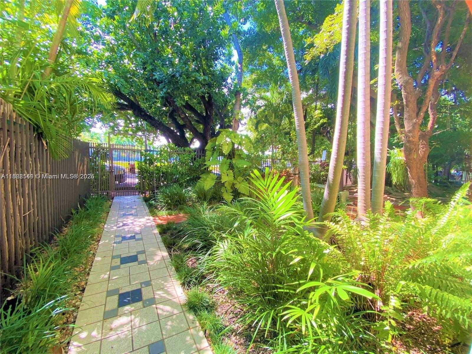 Small Image of 1135 MERIDIAN AVE #1, Miami Beach Number 10
