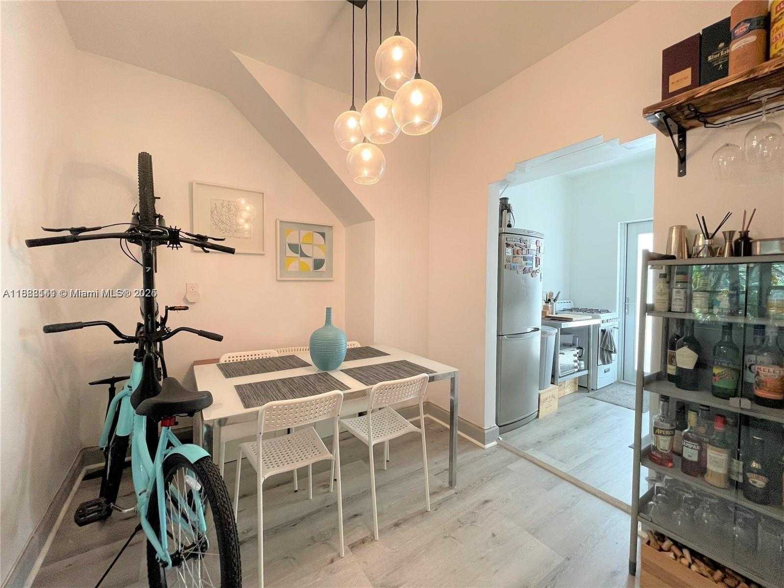 Small Image of 1135 MERIDIAN AVE #1, Miami Beach Number 4