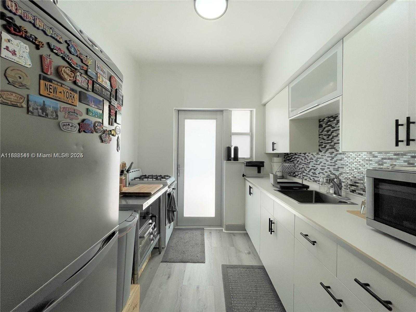 Small Image of 1135 MERIDIAN AVE #1, Miami Beach Number 5