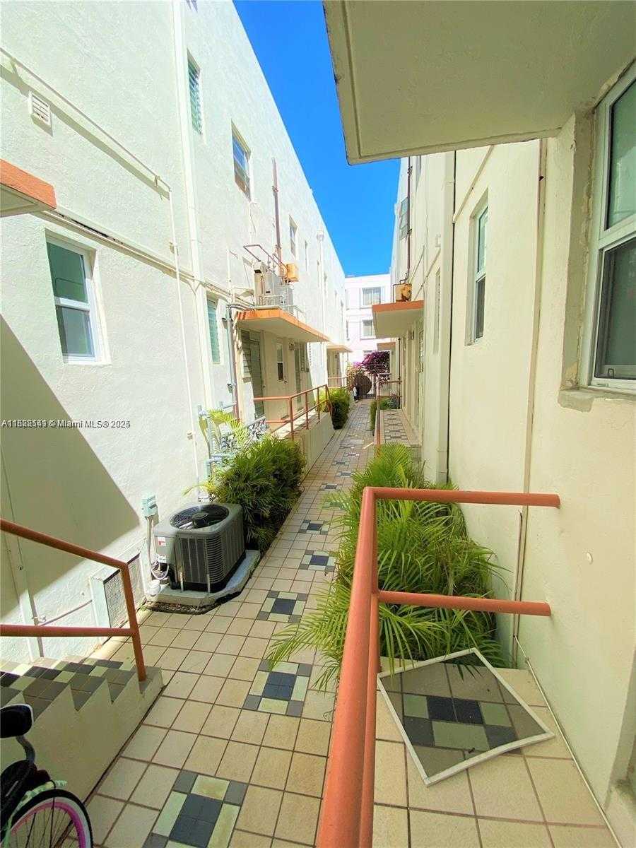 Small Image of 1135 MERIDIAN AVE #1, Miami Beach Number 9