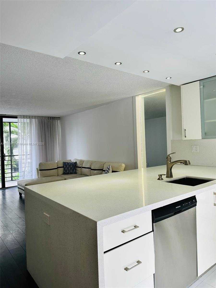 Small Image of 20400 WEST COUNTRY CLUB DR #414, Aventura Number 3