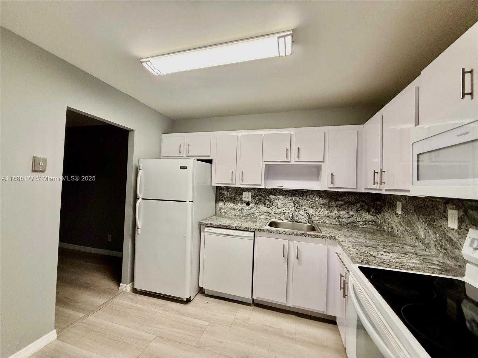 Small Image of 2761 SOUTH TAFT ST #201, Hollywood Number 10