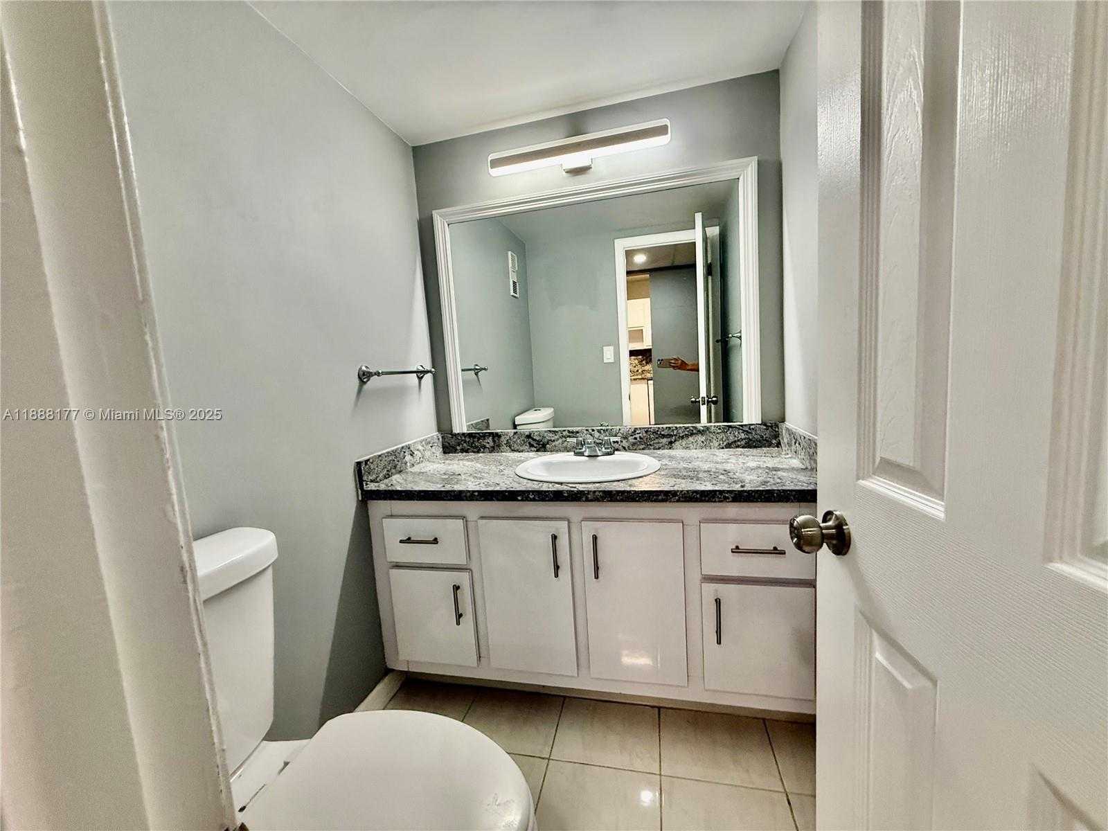 Small Image of 2761 SOUTH TAFT ST #201, Hollywood Number 13