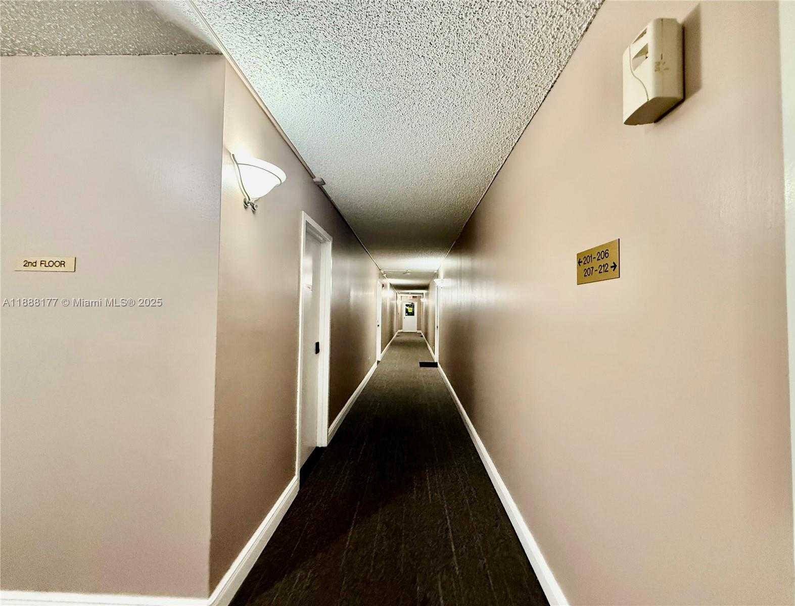 Small Image of 2761 SOUTH TAFT ST #201, Hollywood Number 17