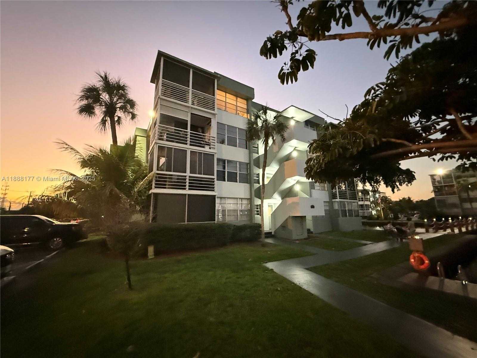 Small Image of 2761 SOUTH TAFT ST #201, Hollywood Number 19