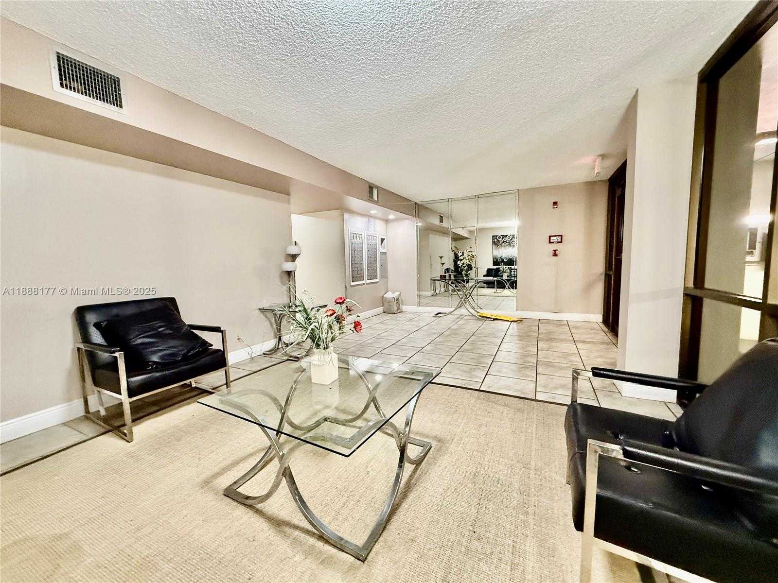 Small Image of 2761 SOUTH TAFT ST #201, Hollywood Number 2