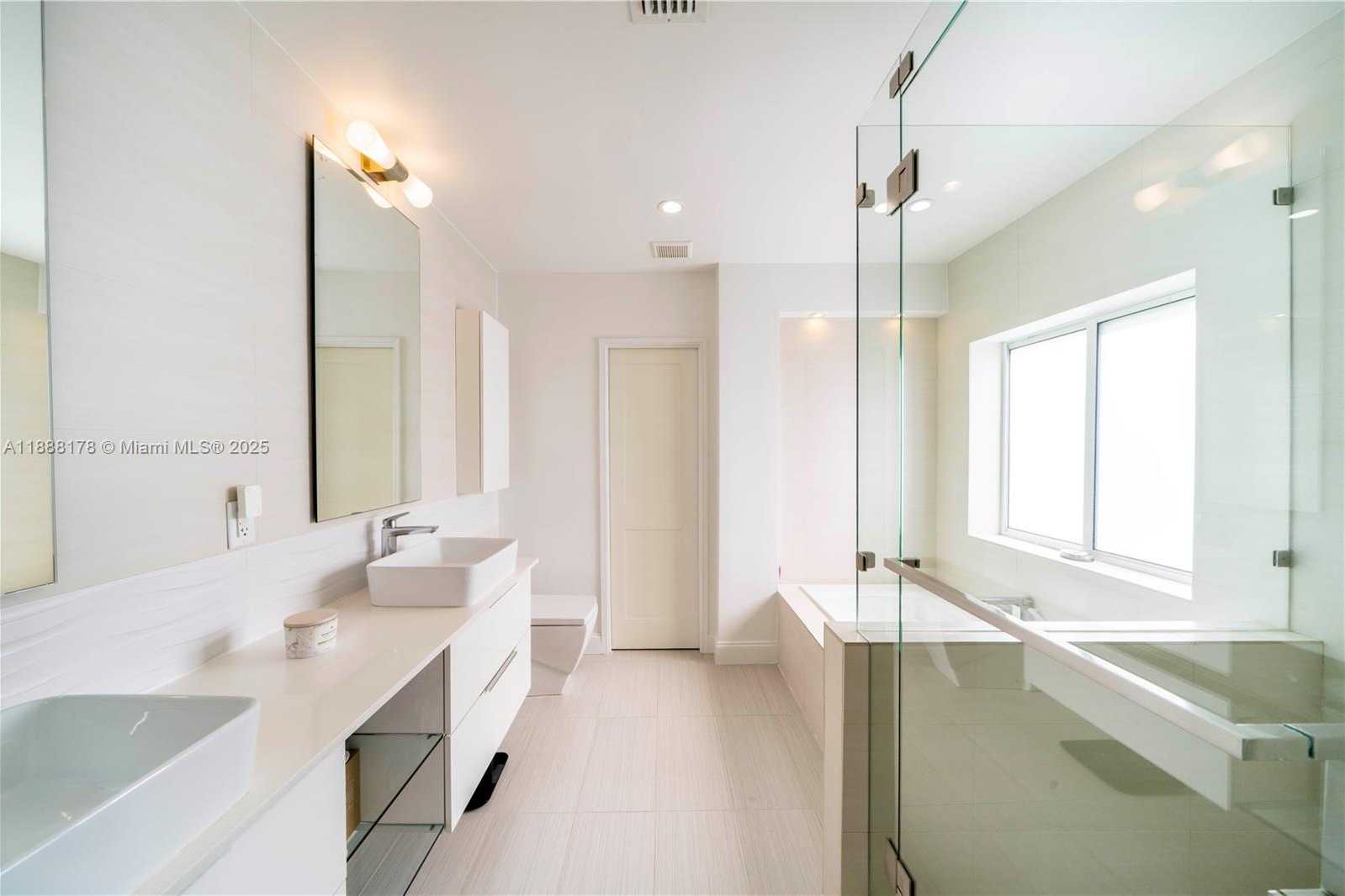 Small Image of 4455 ALTON RD, Miami Beach Number 13