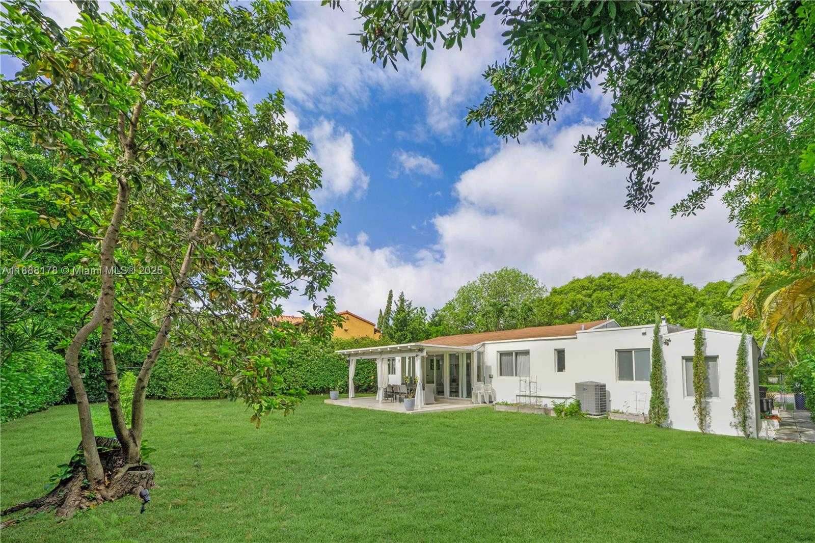 Small Image of 4455 ALTON RD, Miami Beach Number 20