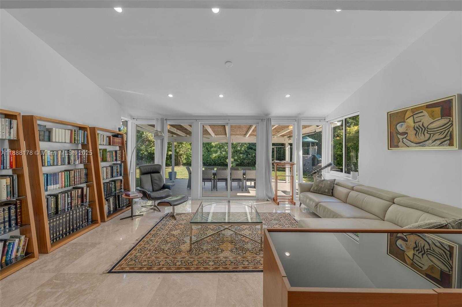 Small Image of 4455 ALTON RD, Miami Beach Number 9