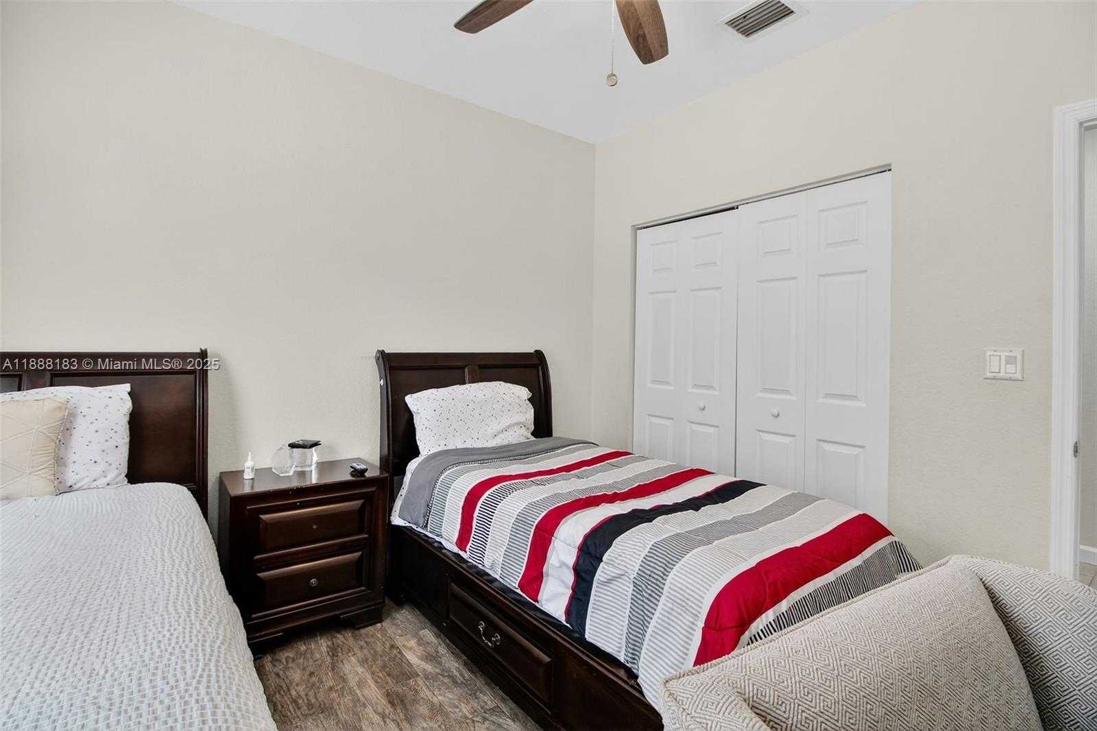 Small Image of 3616 SOUTH EAST 2ND DR, Homestead Number 19