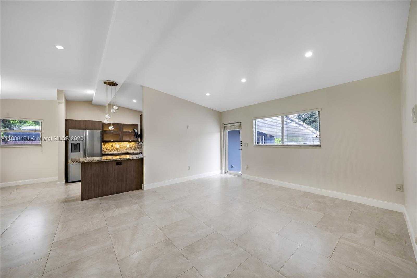 Small Image of 840 NORTH EAST 159TH ST #., North Miami Beach Number 10