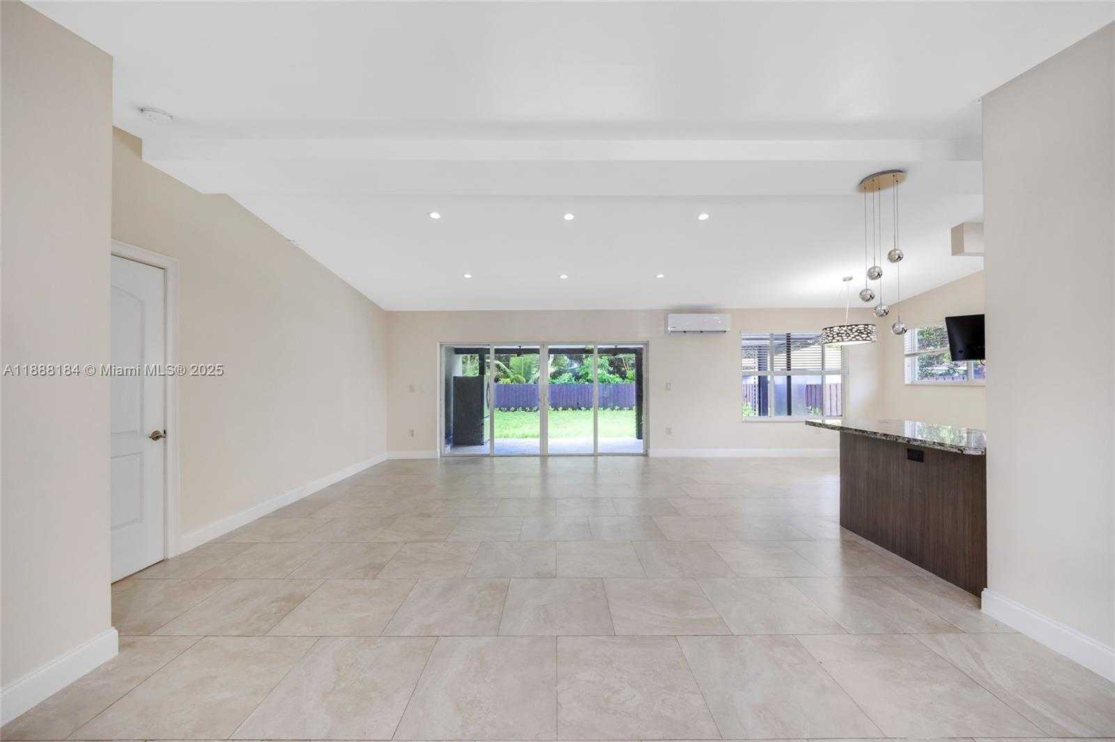 Small Image of 840 NORTH EAST 159TH ST #., North Miami Beach Number 7