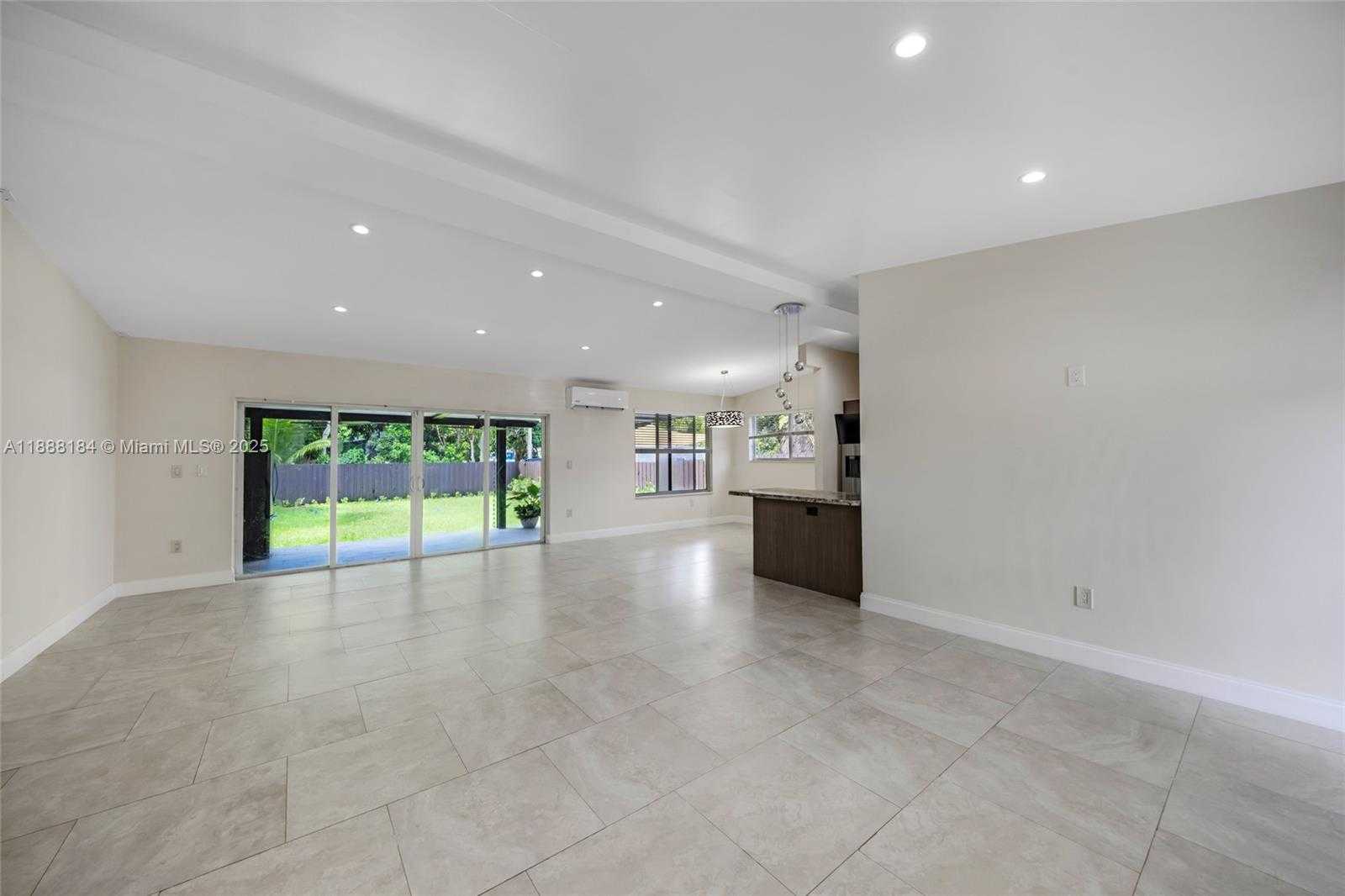 Small Image of 840 NORTH EAST 159TH ST #., North Miami Beach Number 9