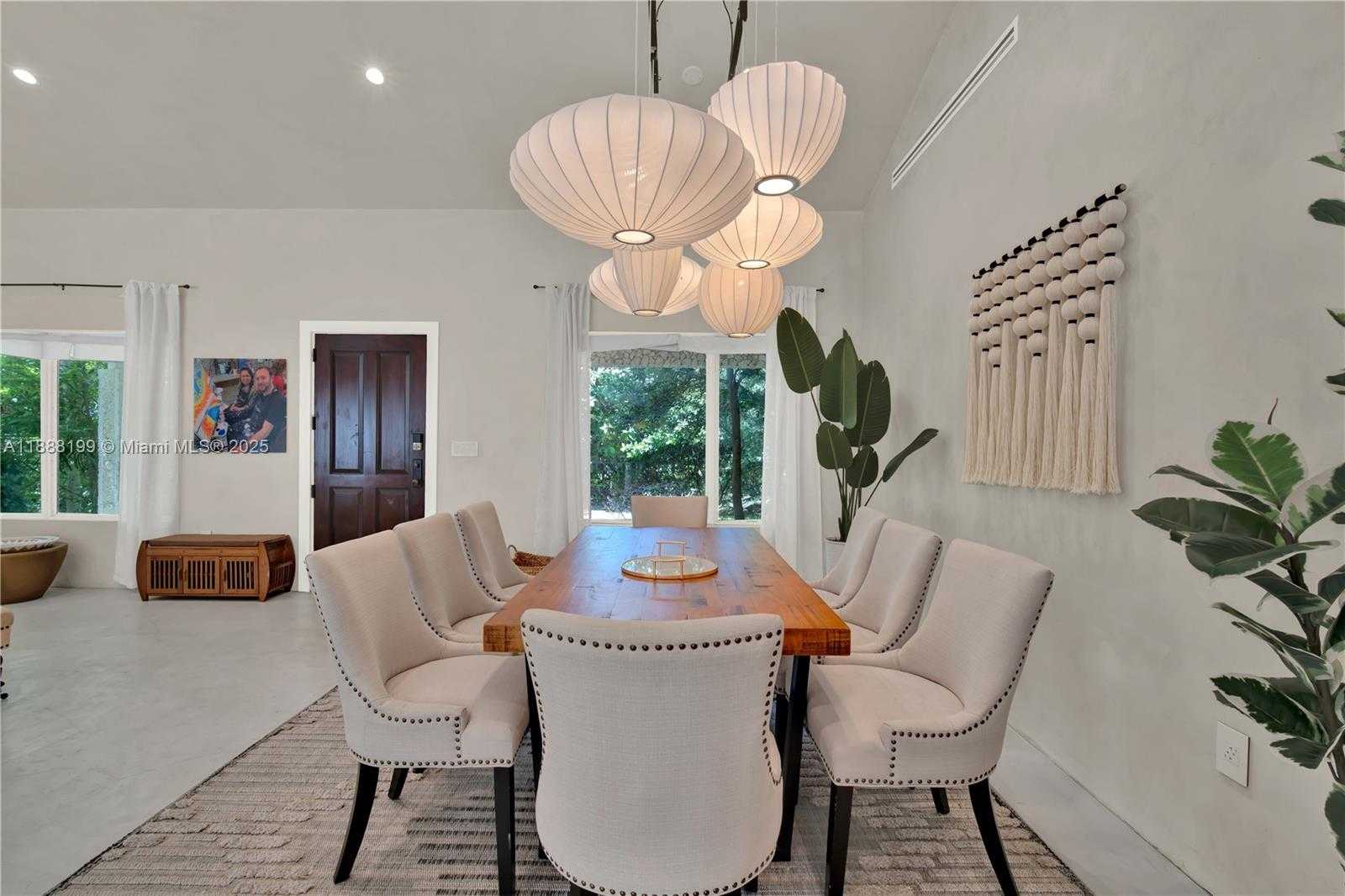 Small Image of 520 BAY POINT RD, Miami Number 10