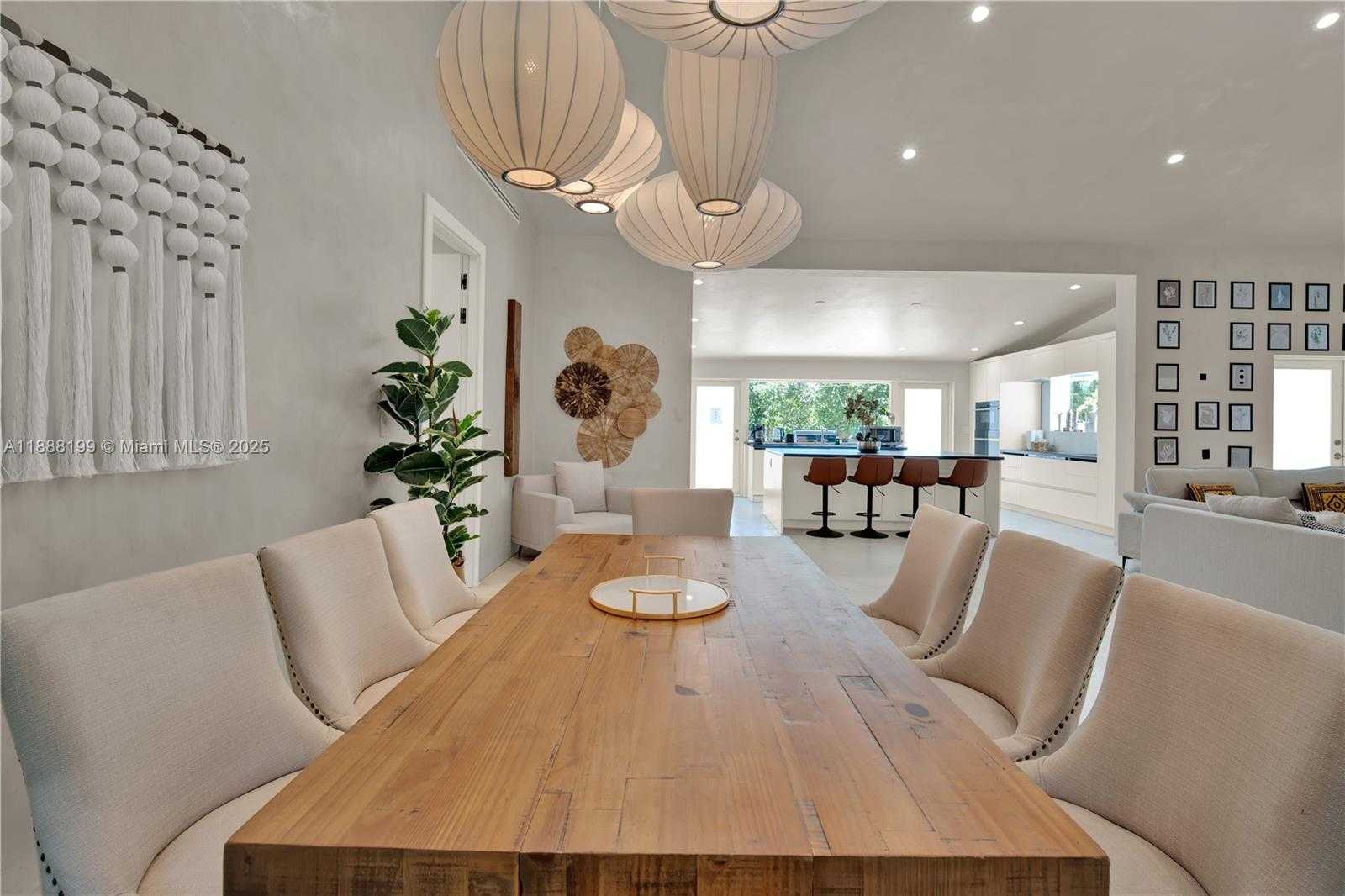 Small Image of 520 BAY POINT RD, Miami Number 13