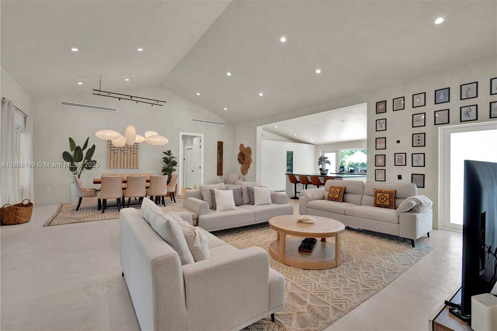 Small Image of 520 BAY POINT RD, Miami Number 14