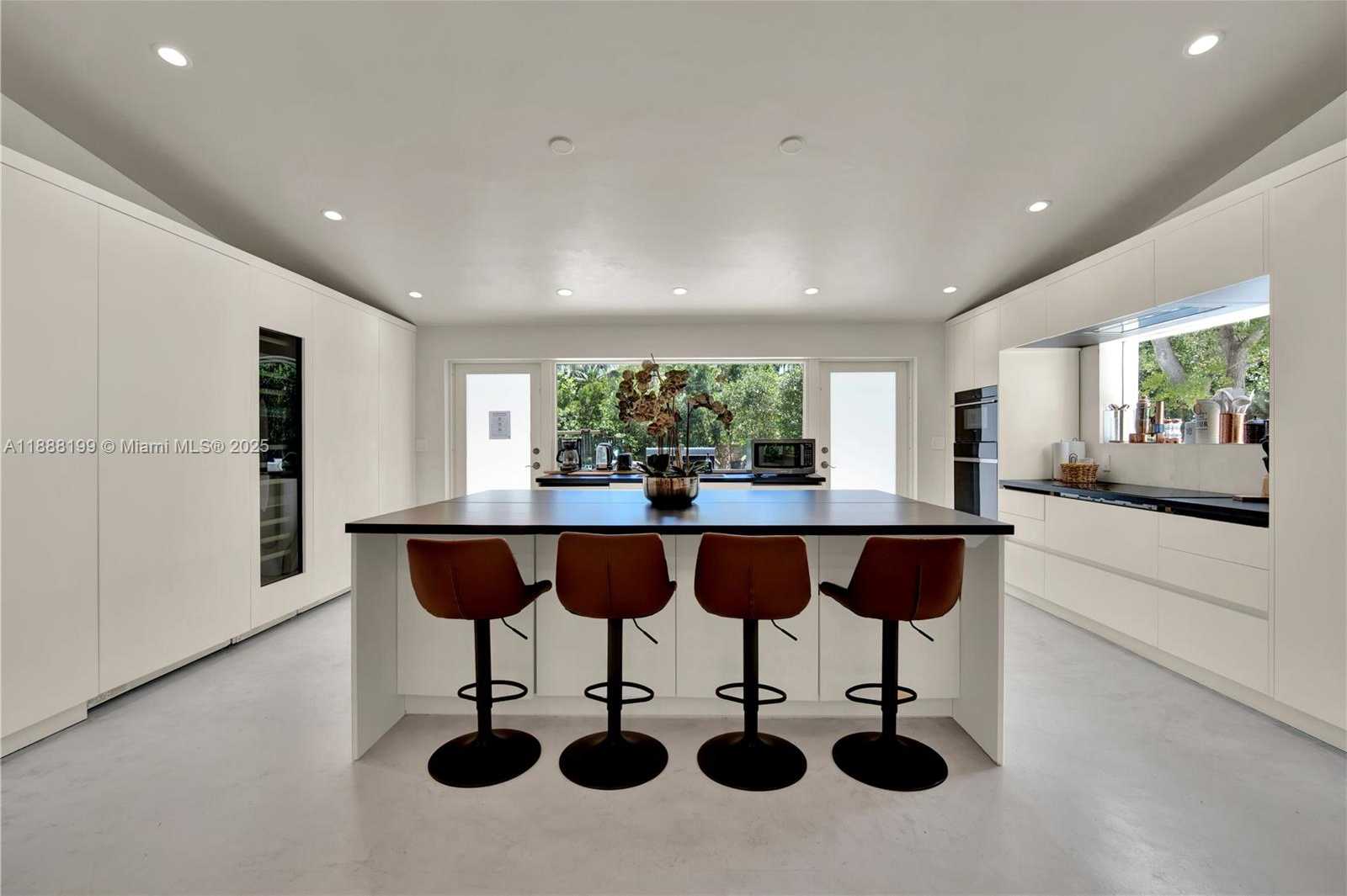 Small Image of 520 BAY POINT RD, Miami Number 16