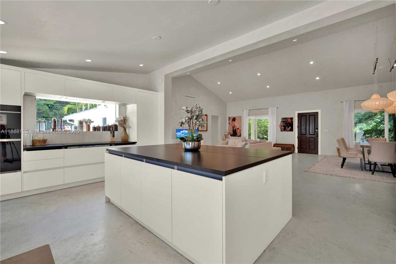 Small Image of 520 BAY POINT RD, Miami Number 18