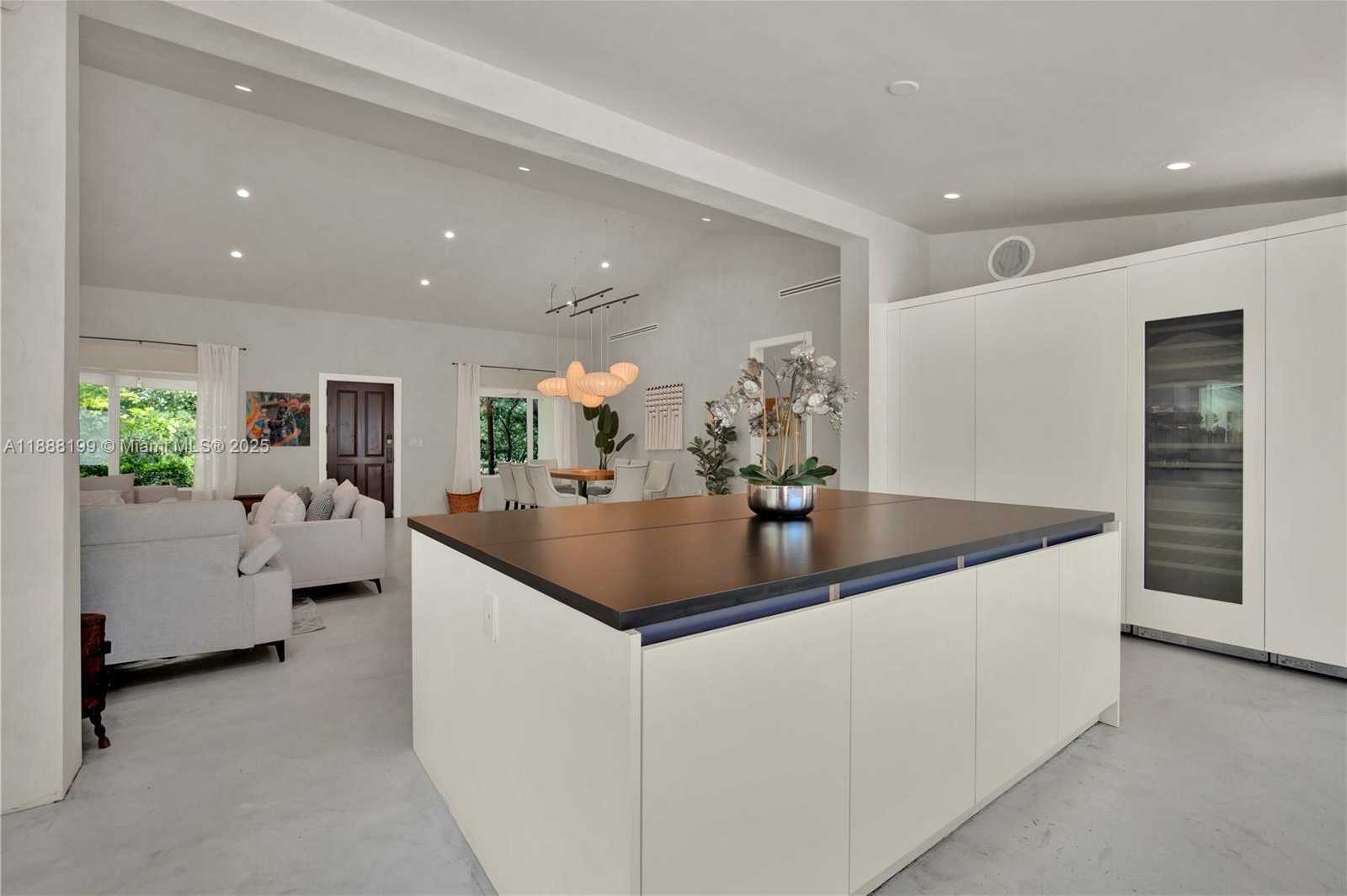 Small Image of 520 BAY POINT RD, Miami Number 19