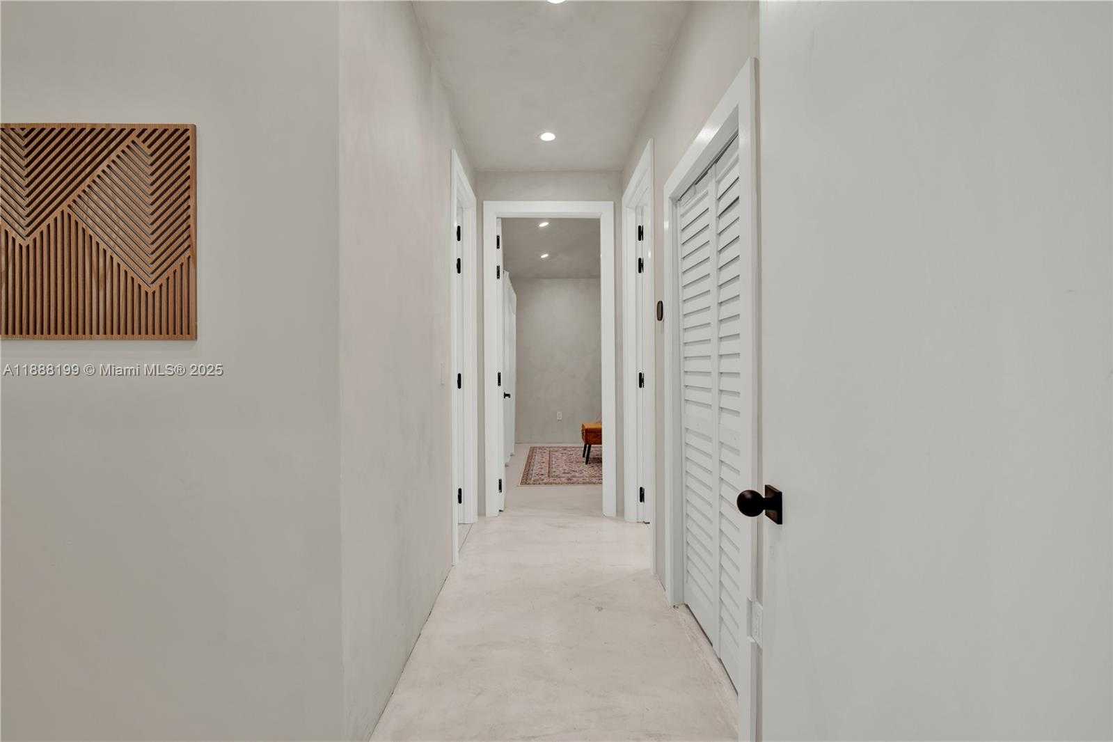 Small Image of 520 BAY POINT RD, Miami Number 21