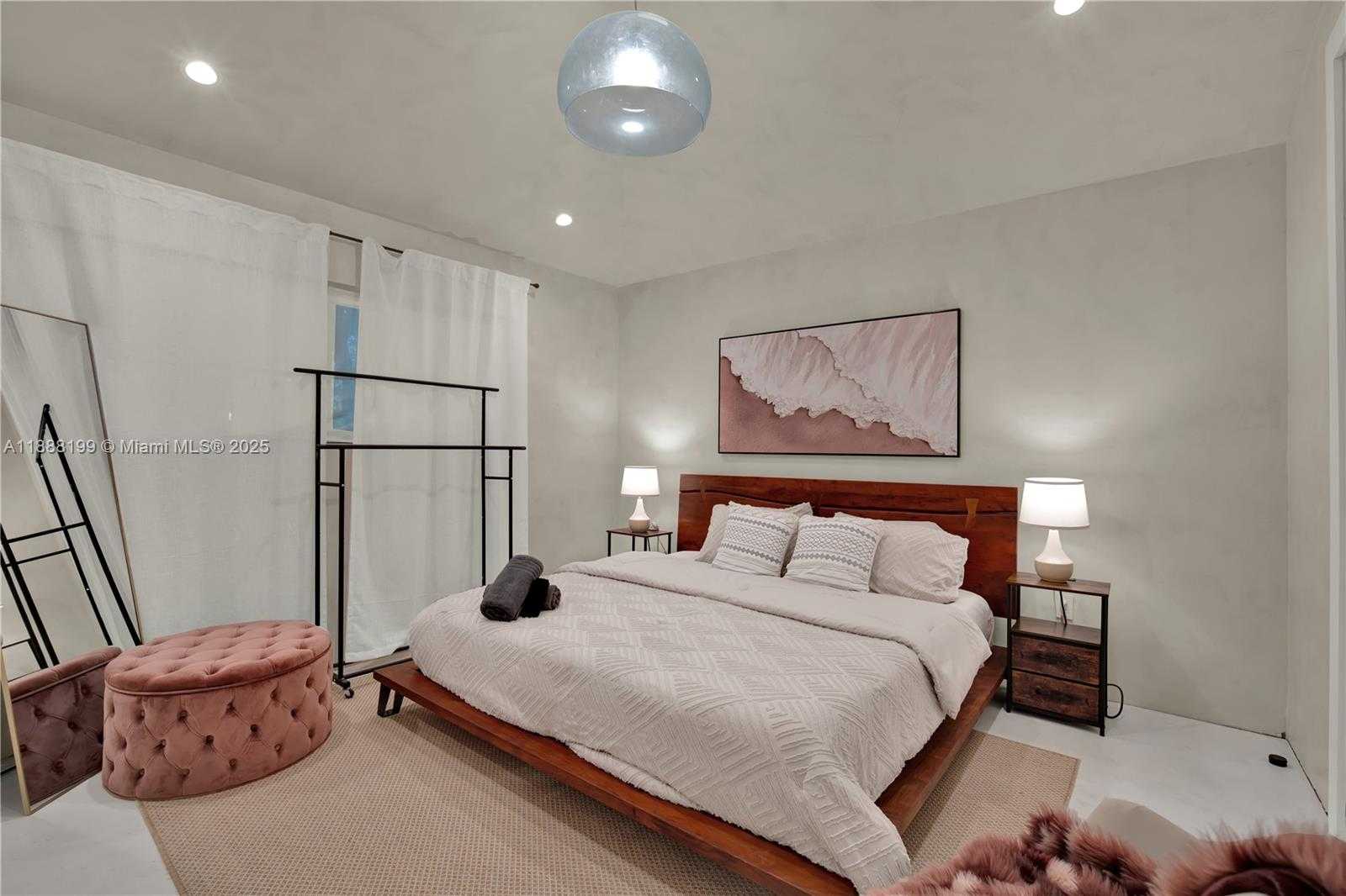 Small Image of 520 BAY POINT RD, Miami Number 22