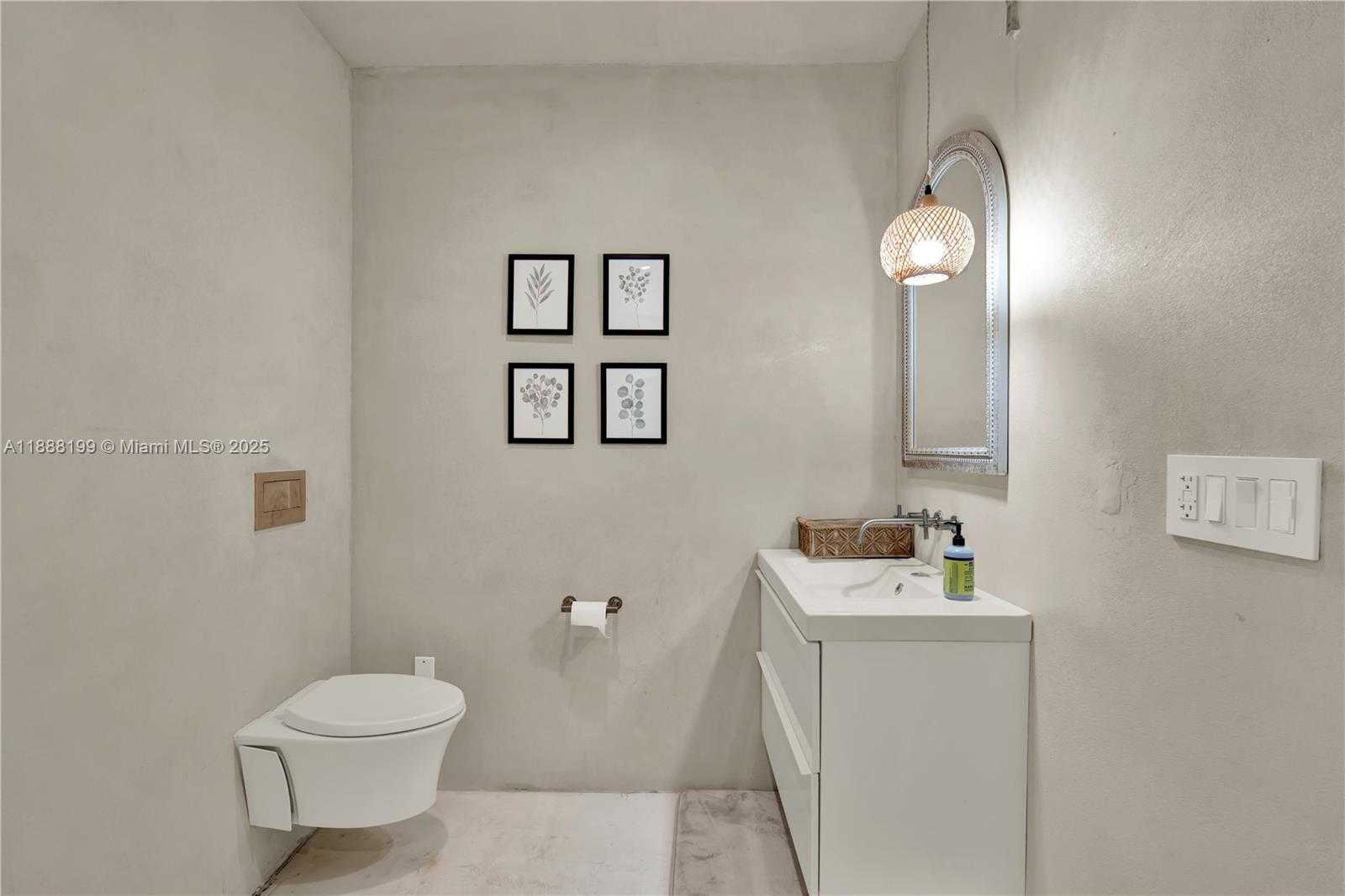 Small Image of 520 BAY POINT RD, Miami Number 23