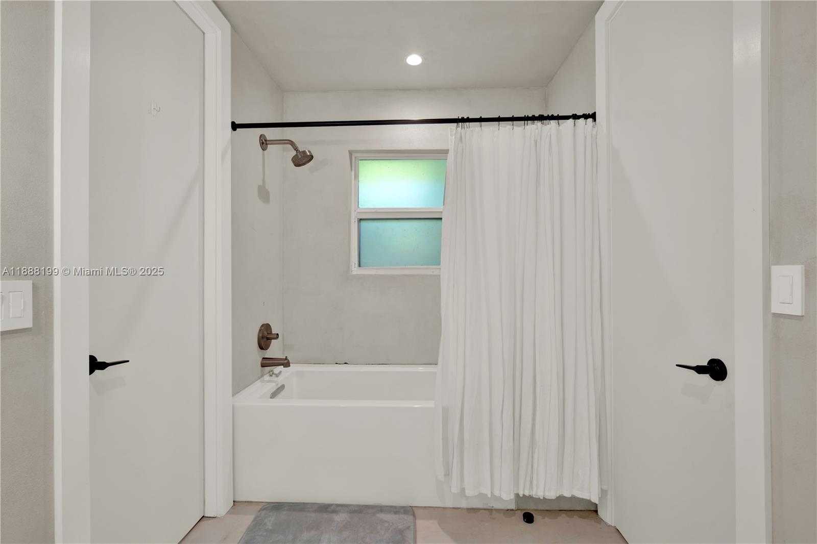 Small Image of 520 BAY POINT RD, Miami Number 24