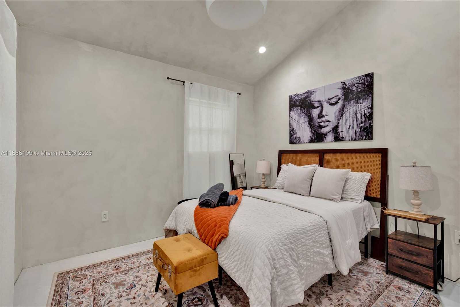 Small Image of 520 BAY POINT RD, Miami Number 25