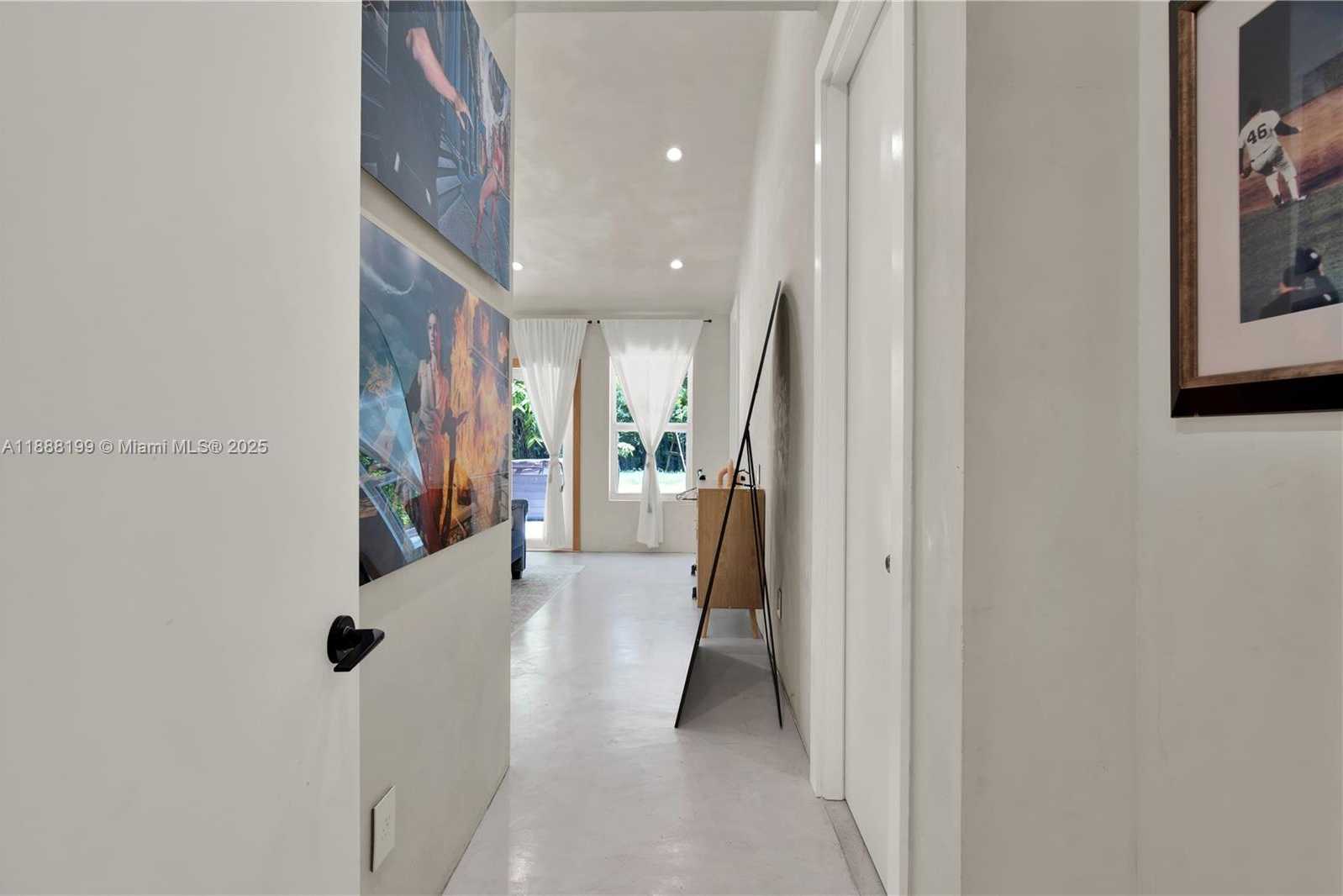 Small Image of 520 BAY POINT RD, Miami Number 26