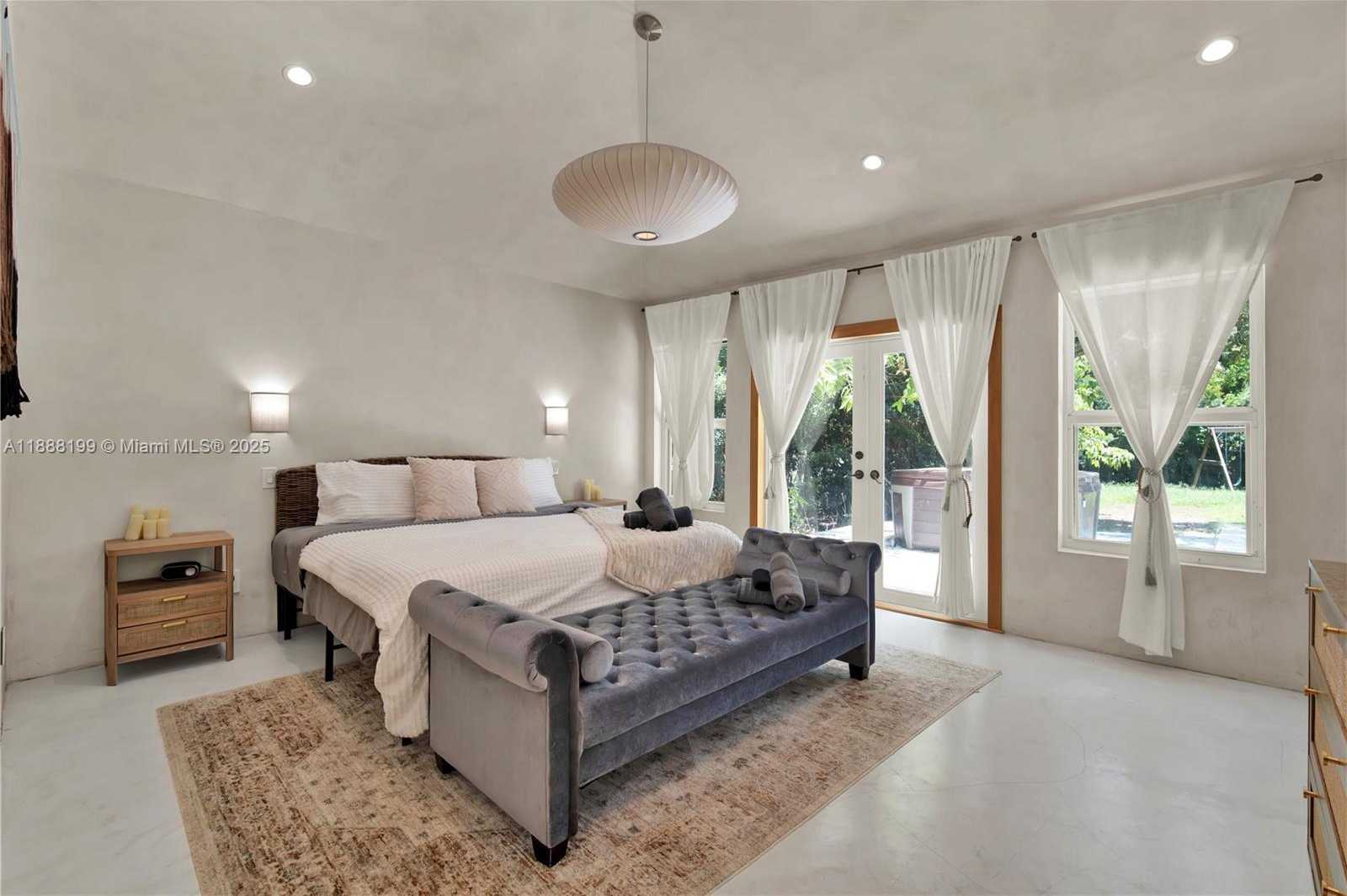 Small Image of 520 BAY POINT RD, Miami Number 27