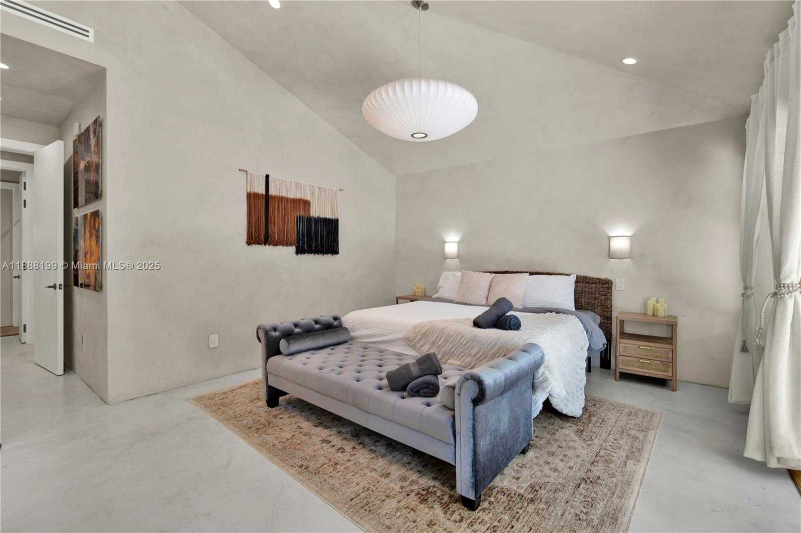 Small Image of 520 BAY POINT RD, Miami Number 28